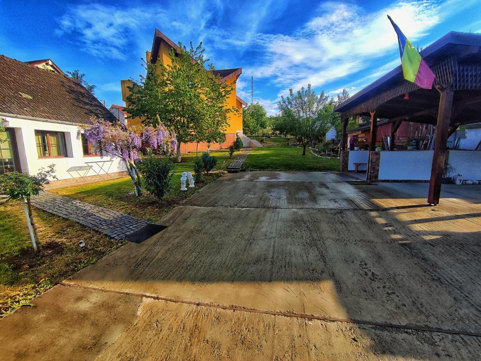Courtyard Studio Oradea Eksteriør bilde
